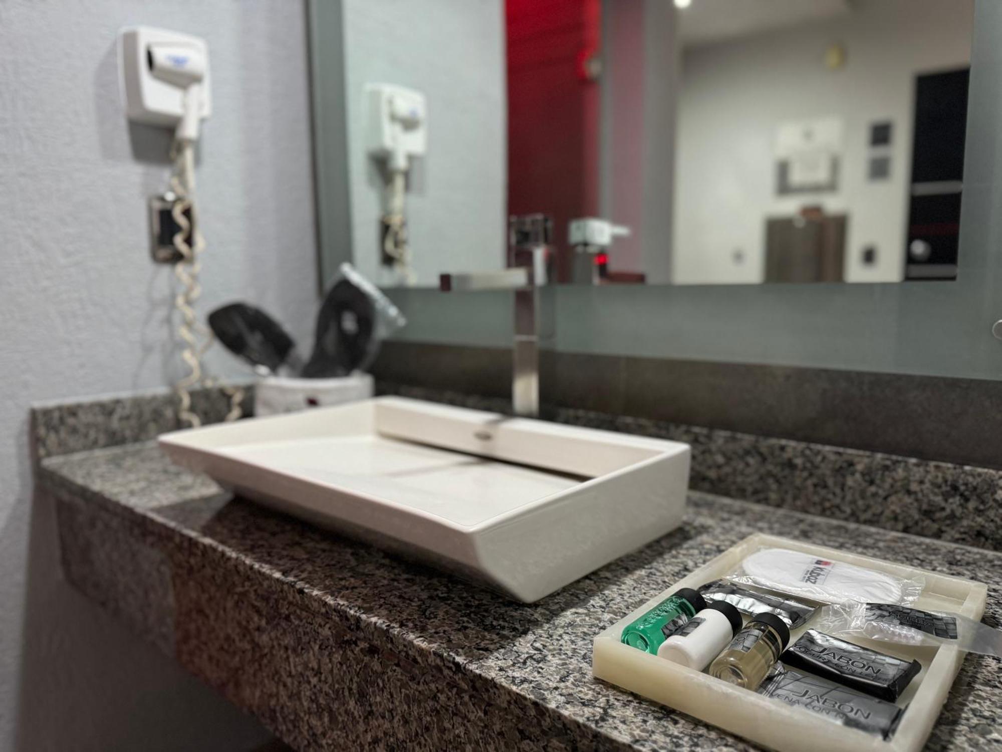 Kuboz Motor Hotel Запопан Екстериор снимка