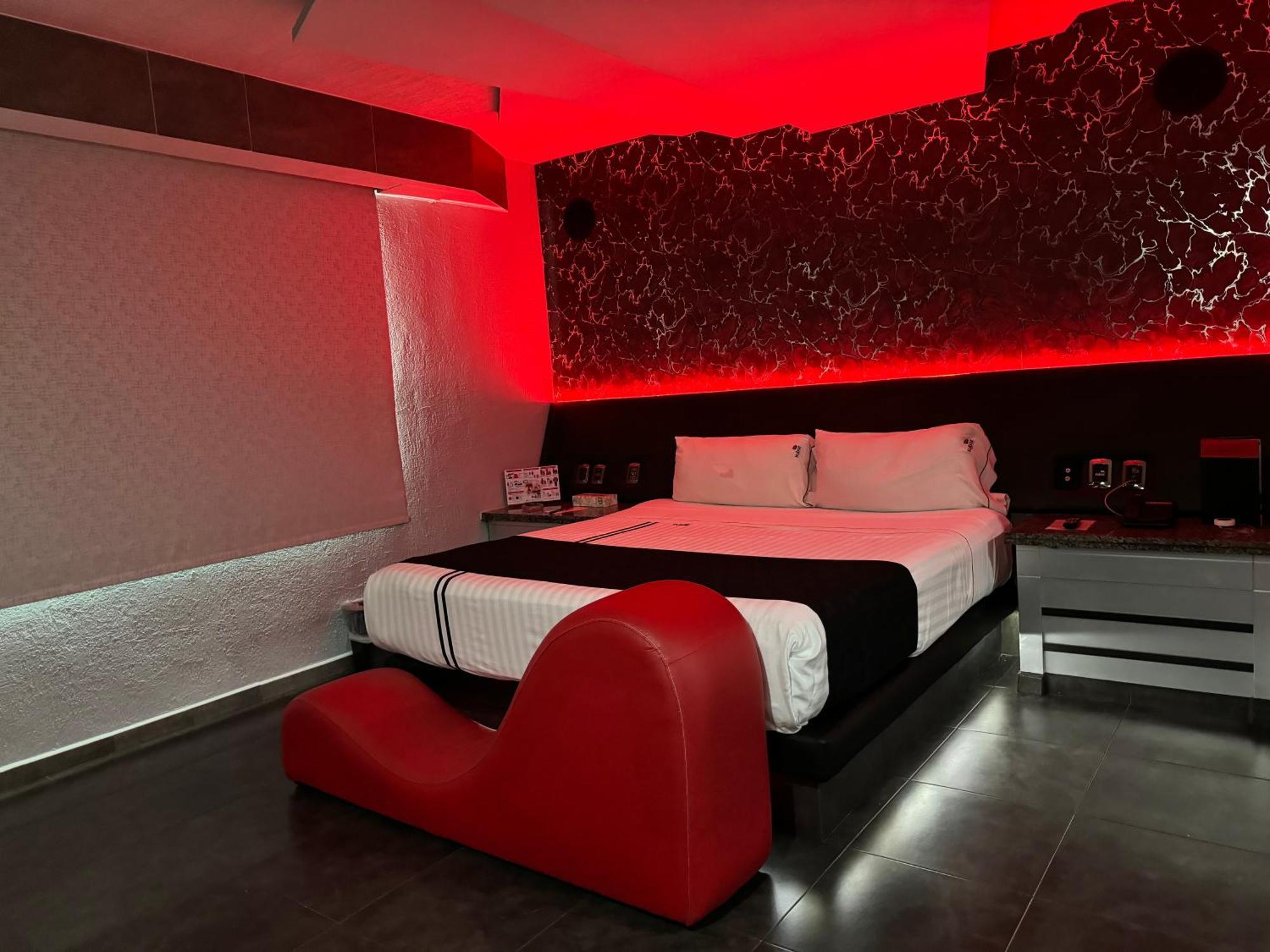Kuboz Motor Hotel Запопан Екстериор снимка