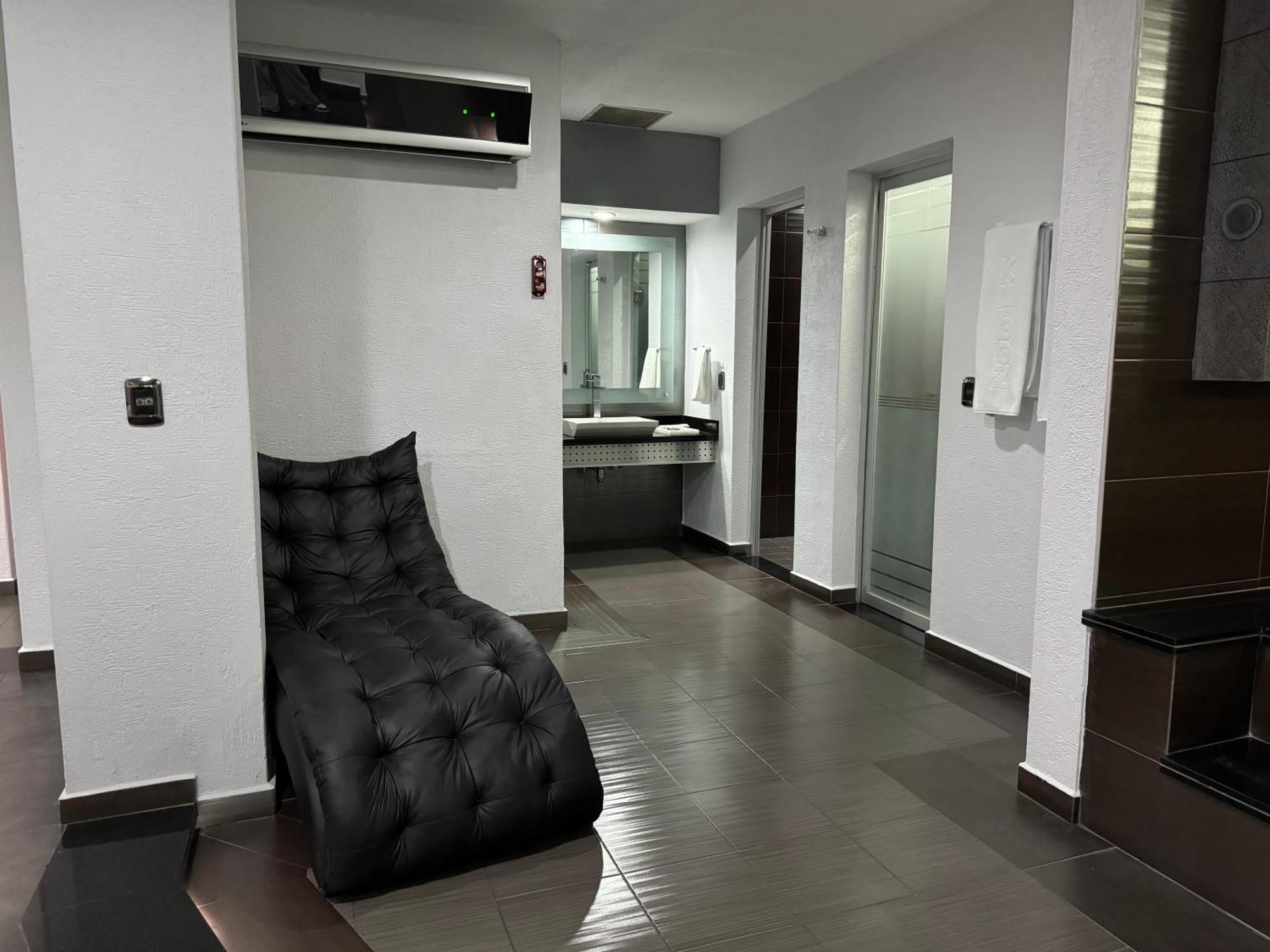 Kuboz Motor Hotel Запопан Екстериор снимка