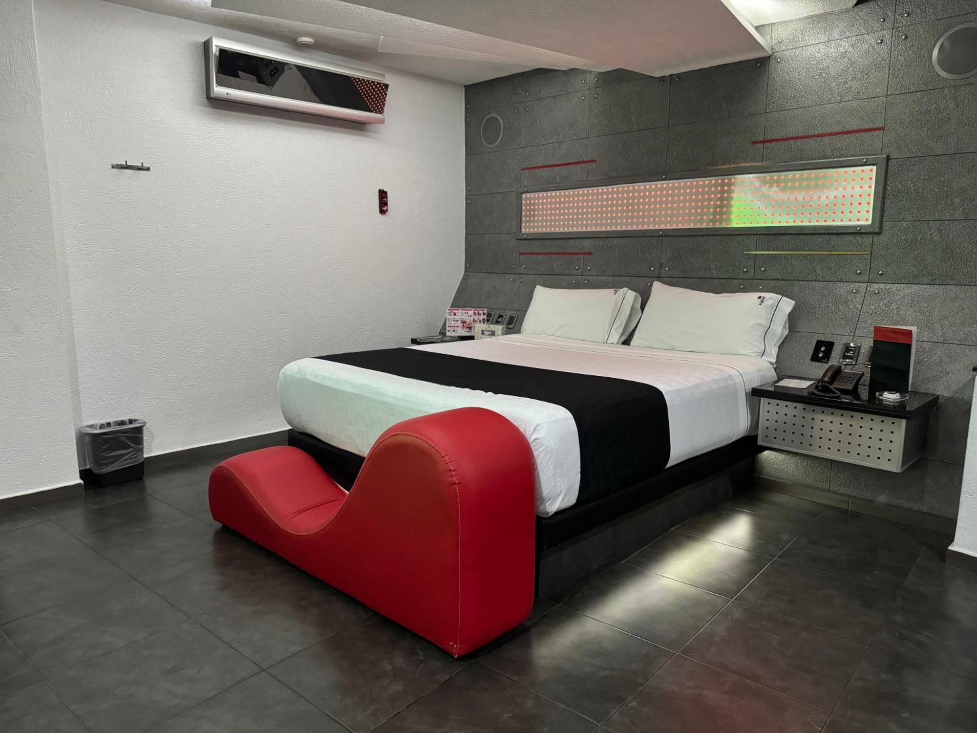 Kuboz Motor Hotel Запопан Екстериор снимка